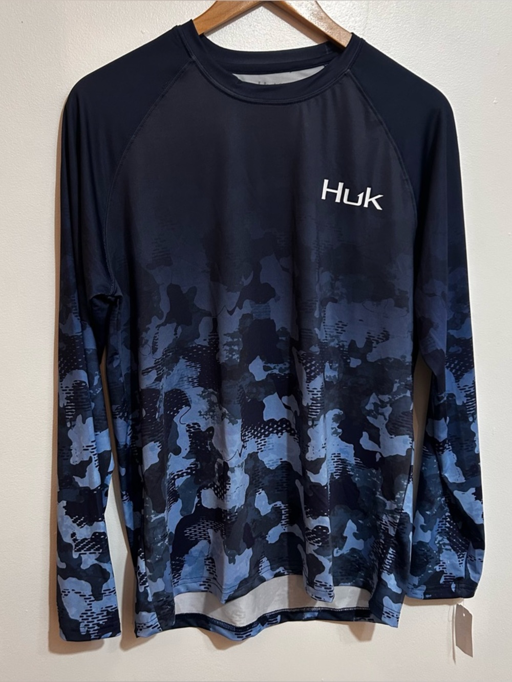 Huk Men’s Long Sleeve Navy & Blue Camo Rash Guard